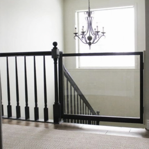 Baby Gate Willow-Wooden Frame with Clear Plexiglas Panel